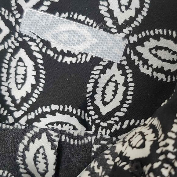 Roman's Black and White Button-up Blouse. Size 28 - Picture 8 of 11